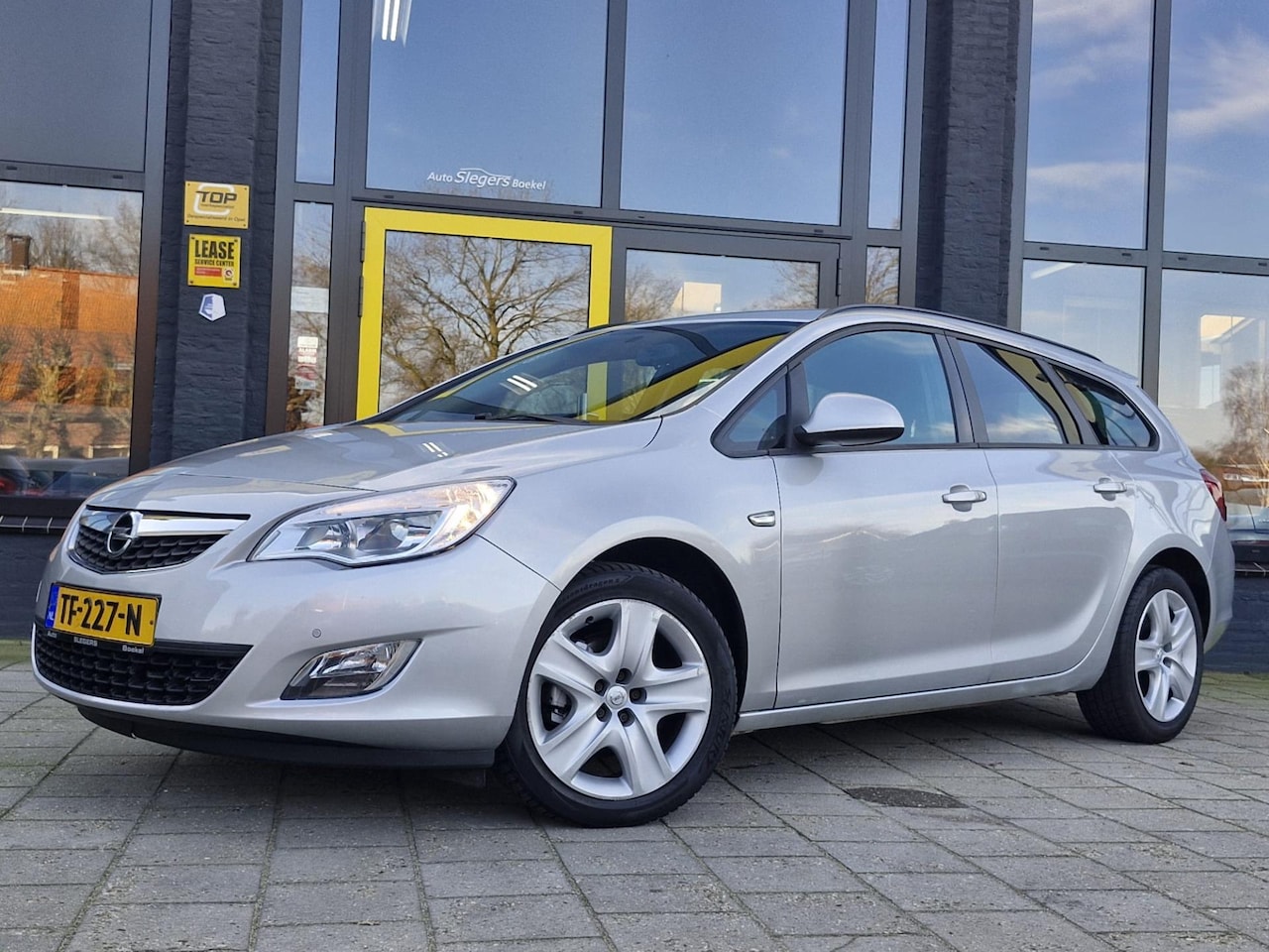 Opel Astra Sports Tourer - 1.4 Edition | Trekhaak | Parkeer Sensoren - AutoWereld.nl