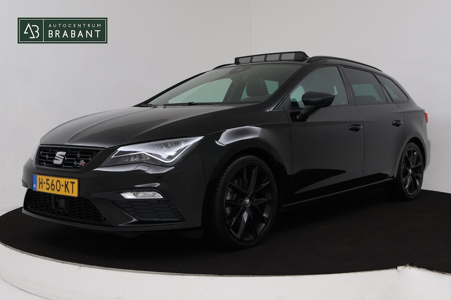 Seat Leon ST - 1.5 TSI FR Ultimate Edition Black (PANORAMADAK, CAMERA, STOELVERWARMING, NAVIGATIE, PARKEE - AutoWereld.nl