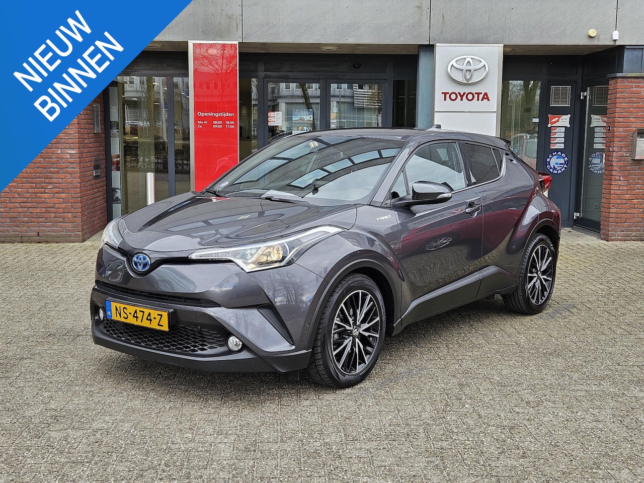 Toyota C-HR - 1.8 HYBRID EXECUTIVE TREKHAAK NL-AUTO 1E-EIG STOELVERW NAVI KEYLESS 18'' LM-VELGEN PARK-SE - AutoWereld.nl