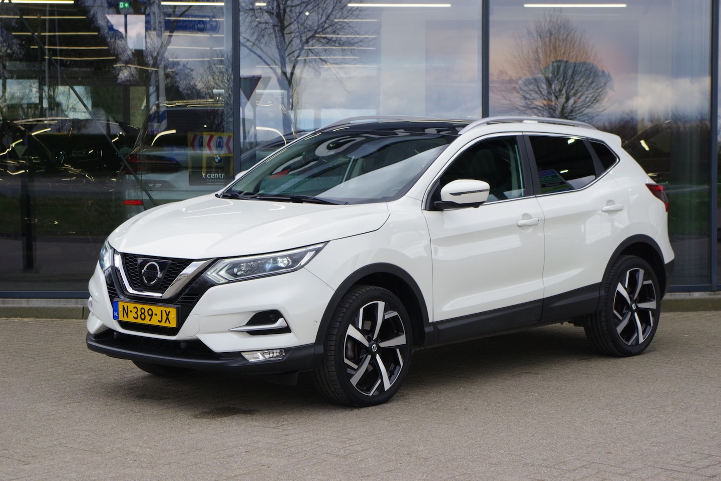 Nissan Qashqai - 1.6 Tekna 1.6 164 PK Tekna, Panoramadak, Trekhaak, Climate Control, Stoelverwarming, 19" LM Velgen - AutoWereld.nl