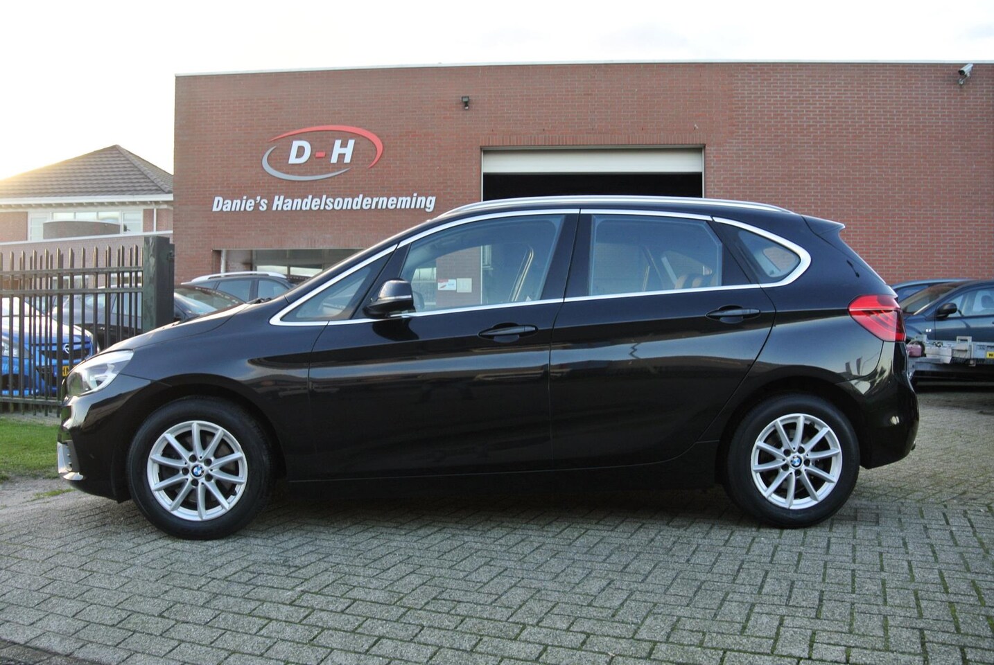 BMW 2-serie Active Tourer - 218i Essential leder automaat inruil mogelijk nap - AutoWereld.nl