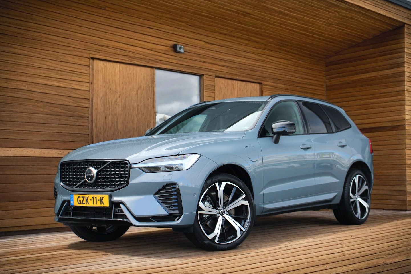 Volvo XC60 - T6 AWD Plus Dark | Panoramadak | Sportstoelen | 360 Camera | Harman/Kardon | 21-Inch - AutoWereld.nl