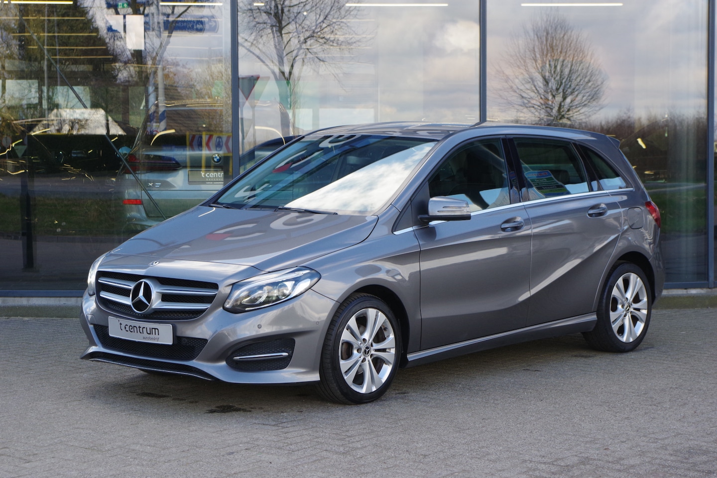 Mercedes-Benz B-klasse - 180 d Automaat Ambition, Cruise Control, LED, Half-Leder - AutoWereld.nl