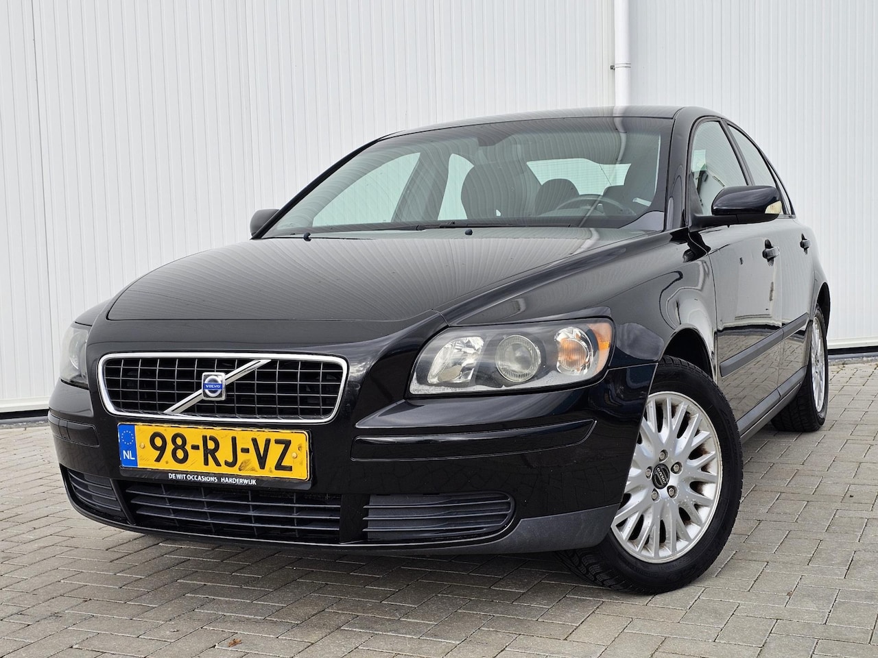 Volvo S40 - 1.8 Kinetic bj 2005 zeer nette S40 Nieuwe APK bij Aflevering - AutoWereld.nl