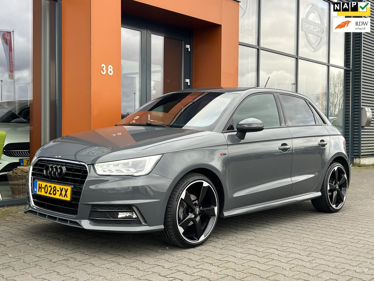 Audi A1 Sportback - 1.0TFSI automaat|Xenon|S-Line|PDC|Bluetooth - AutoWereld.nl