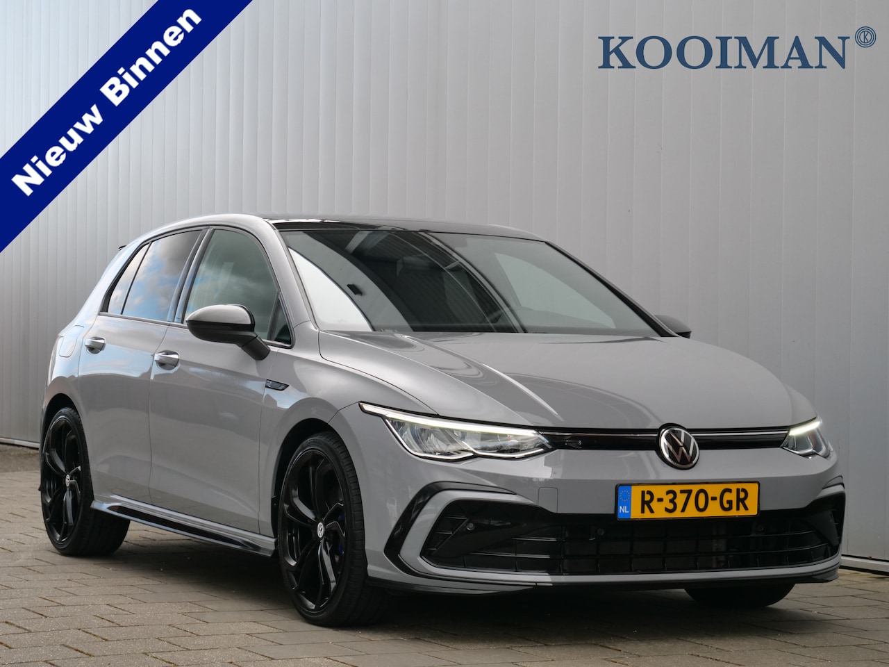 Volkswagen Golf - 1.5 eTSI 150pk R-Line Automaat Trekhaak / 19 inch / Schuifdak / Standkachel / Apple Carpla - AutoWereld.nl