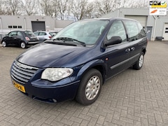 Chrysler Voyager - 2.4i SE / Auto rijdt goed / 7pers