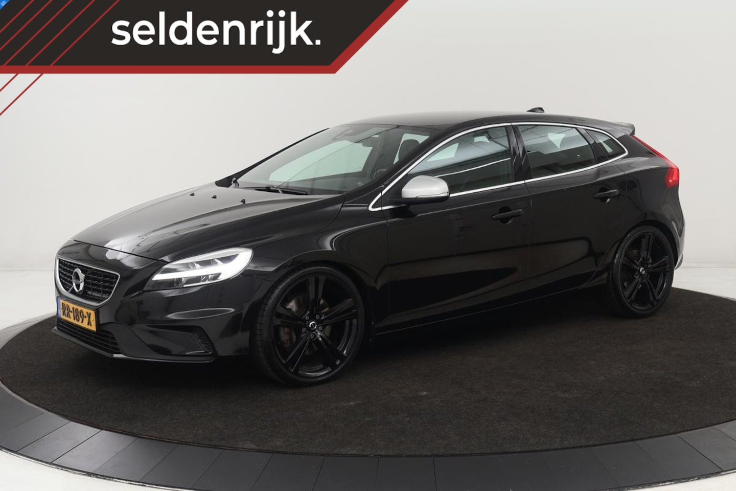 Volvo V40 - 2.0 T4 Sport | Stoelverwarming | Camera | Full LED | Leder/Alcantara | Navigatie | 19'' | - AutoWereld.nl