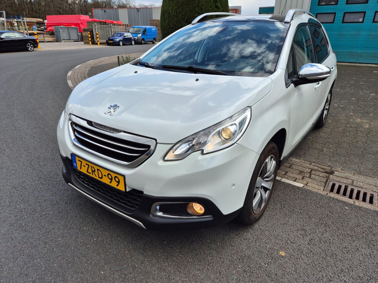 Peugeot 2008 - 1.2 PureTech Allure Pano Nap Leer - AutoWereld.nl