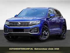 Volkswagen Touareg - 3.0 TDI R-Line GRIJS KENTEKEN ACC LUCHTVERING TREKHAAK COMFORTSTOELEN HEAD-UP DISPLAY