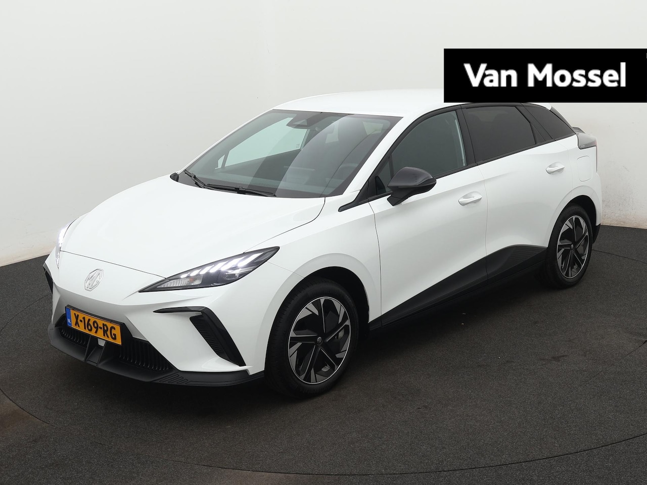 MG 4 - Comfort 64 kWh | WLTP 450KM | Apple Carplay/ Android Auto | ACC | DAB | 17"LMV | Privacy G - AutoWereld.nl