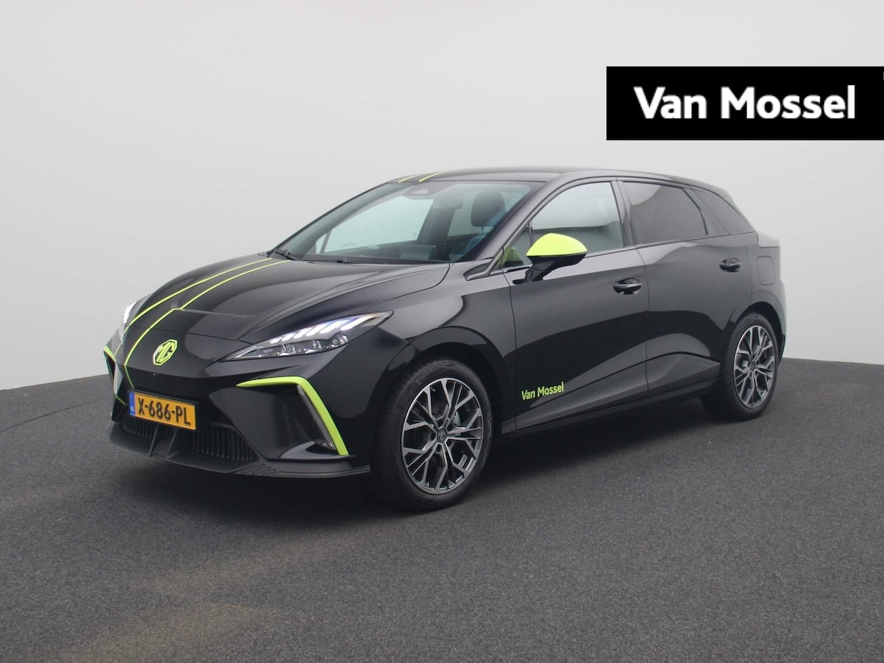 MG 4 - Long Range Luxury 64 kWh | Speciale Striping | 18'' Velgen | Navigatie | 360 Camera | Led - AutoWereld.nl