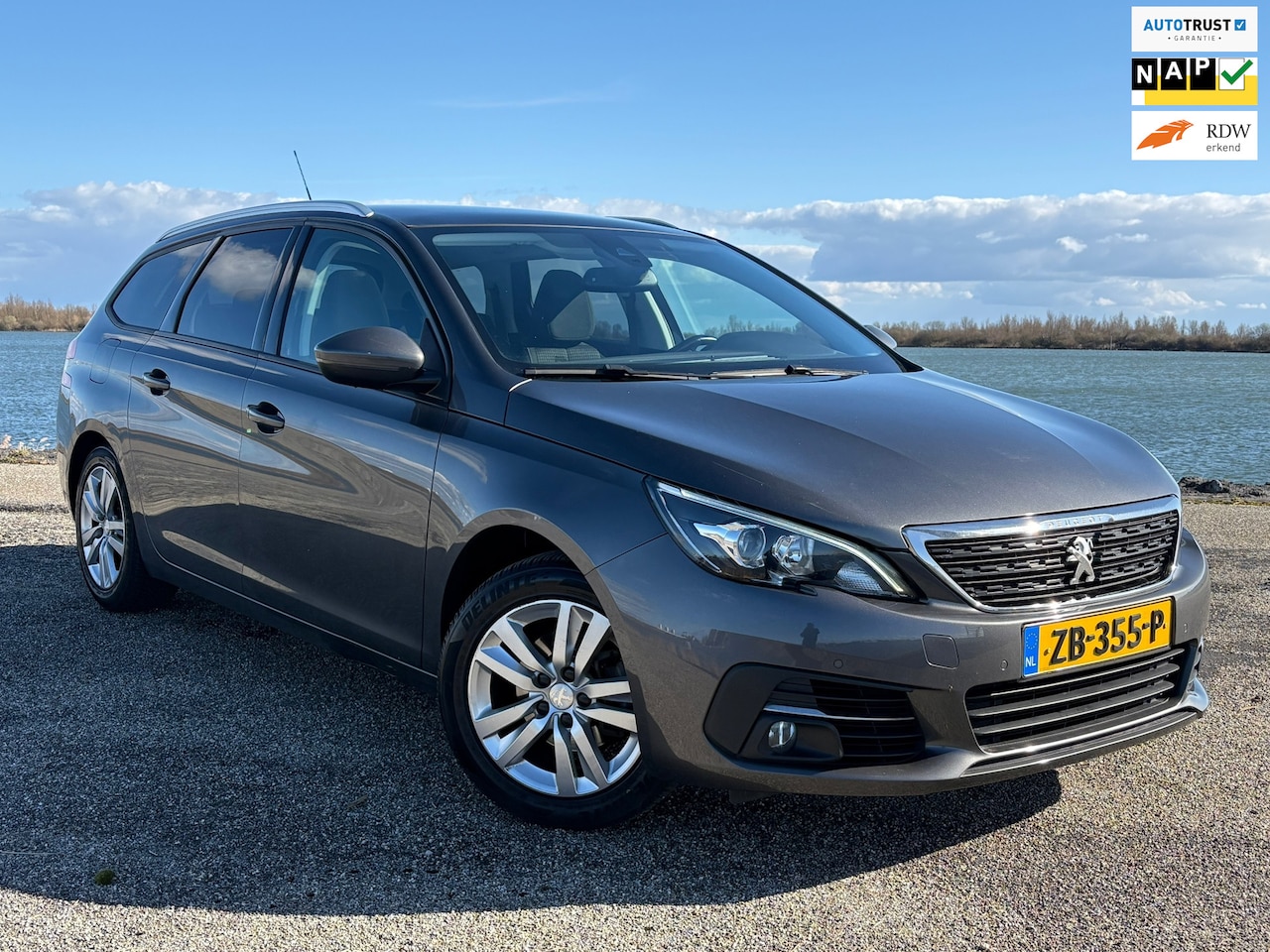 Peugeot 308 SW - 1.2 PureTech Blue Lease Executive/ECC/PDC/PANO/NAVI - AutoWereld.nl