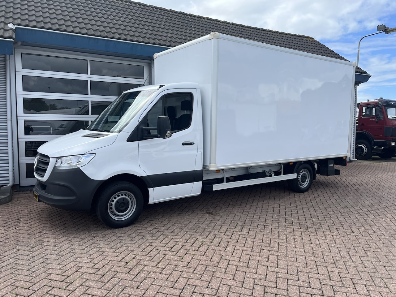 Mercedes-Benz Sprinter - 316 2.2 CDI EURO VI-D Bakwagen met laadkep 7"MBUX - AutoWereld.nl