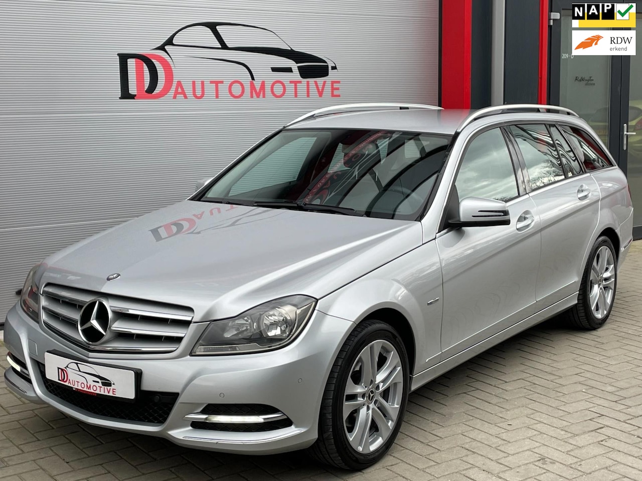 Mercedes-Benz C-klasse - 200K Avantgarde AUTOMAAT/PDC/NAVI/MEMORY/CLIMA - AutoWereld.nl