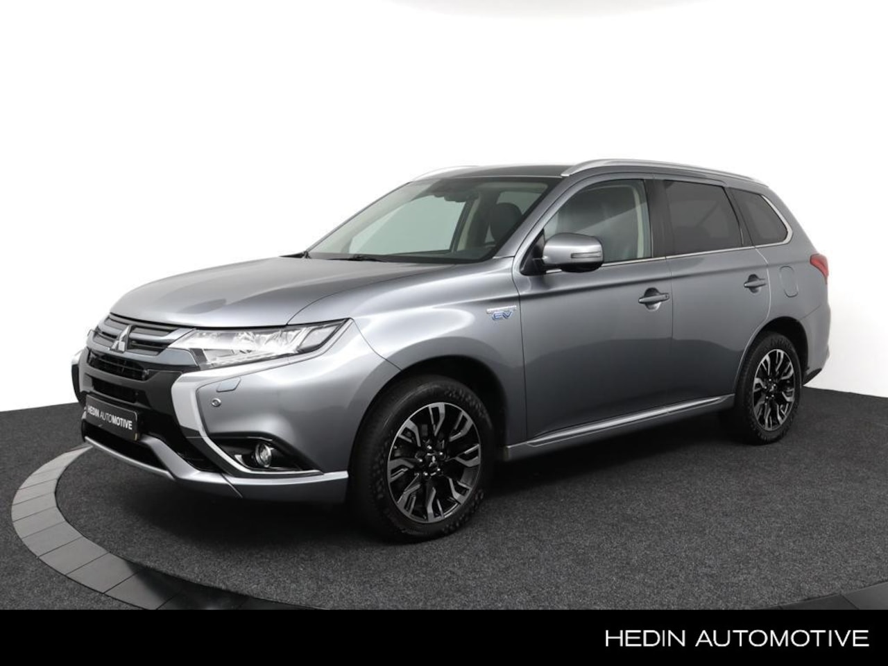 Mitsubishi Outlander - 2.0 PHEV Premium | Trekhaak 1500kg | Navi via app | Climate Control | Privacy Glass | Verw - AutoWereld.nl