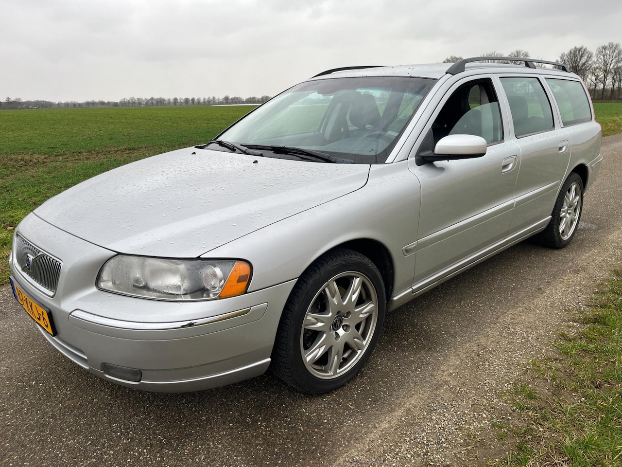 Volvo V70 - 2.4 Kinetic | nwe APK| Topper - AutoWereld.nl