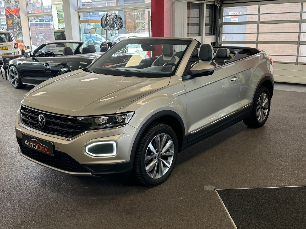 Volkswagen T-Roc Cabrio - 1.5 TSI Style Leer, Navi - AutoWereld.nl