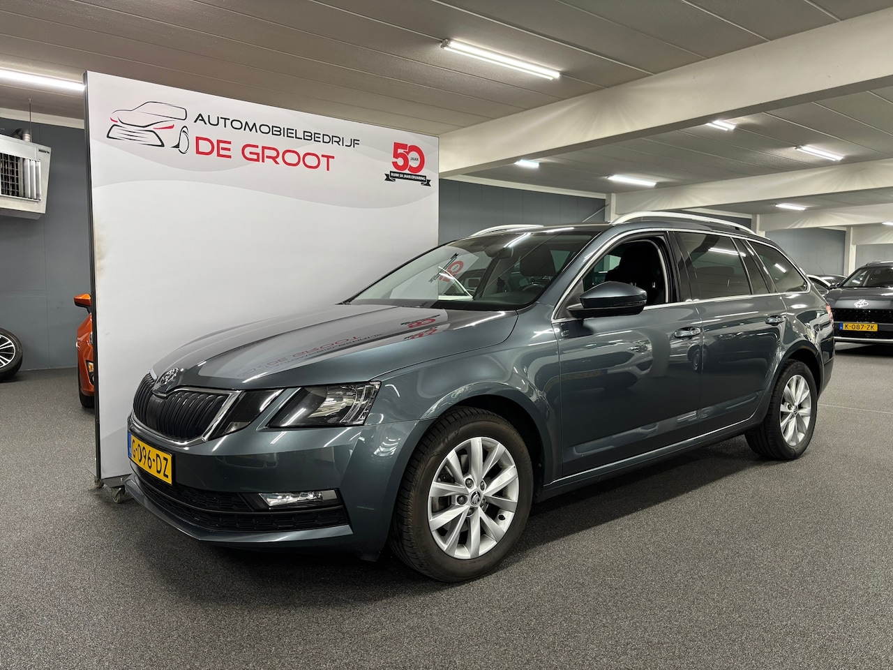 Skoda Octavia Combi - 1.0 TSI Greentech Ambition Business / NL-auto, Automaat, Trekhaak - AutoWereld.nl