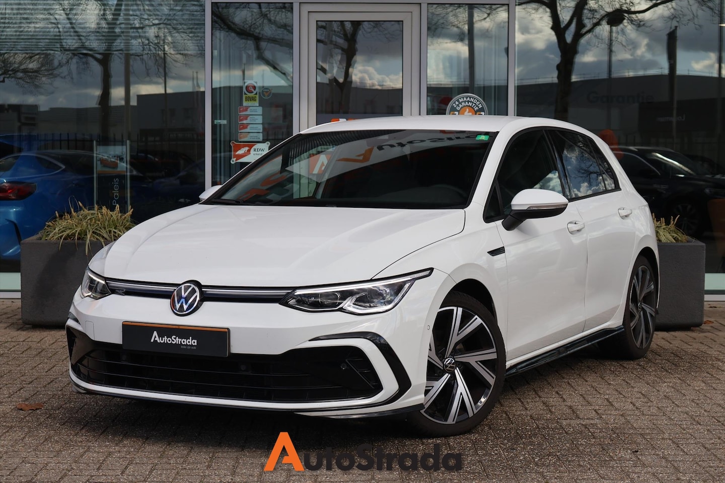 Volkswagen Golf - 1.5 R-Line TSI 130pk | Carplay | Adaptive Cruise | Climate | IQ LED | Sfeer | Virtual | Tr - AutoWereld.nl