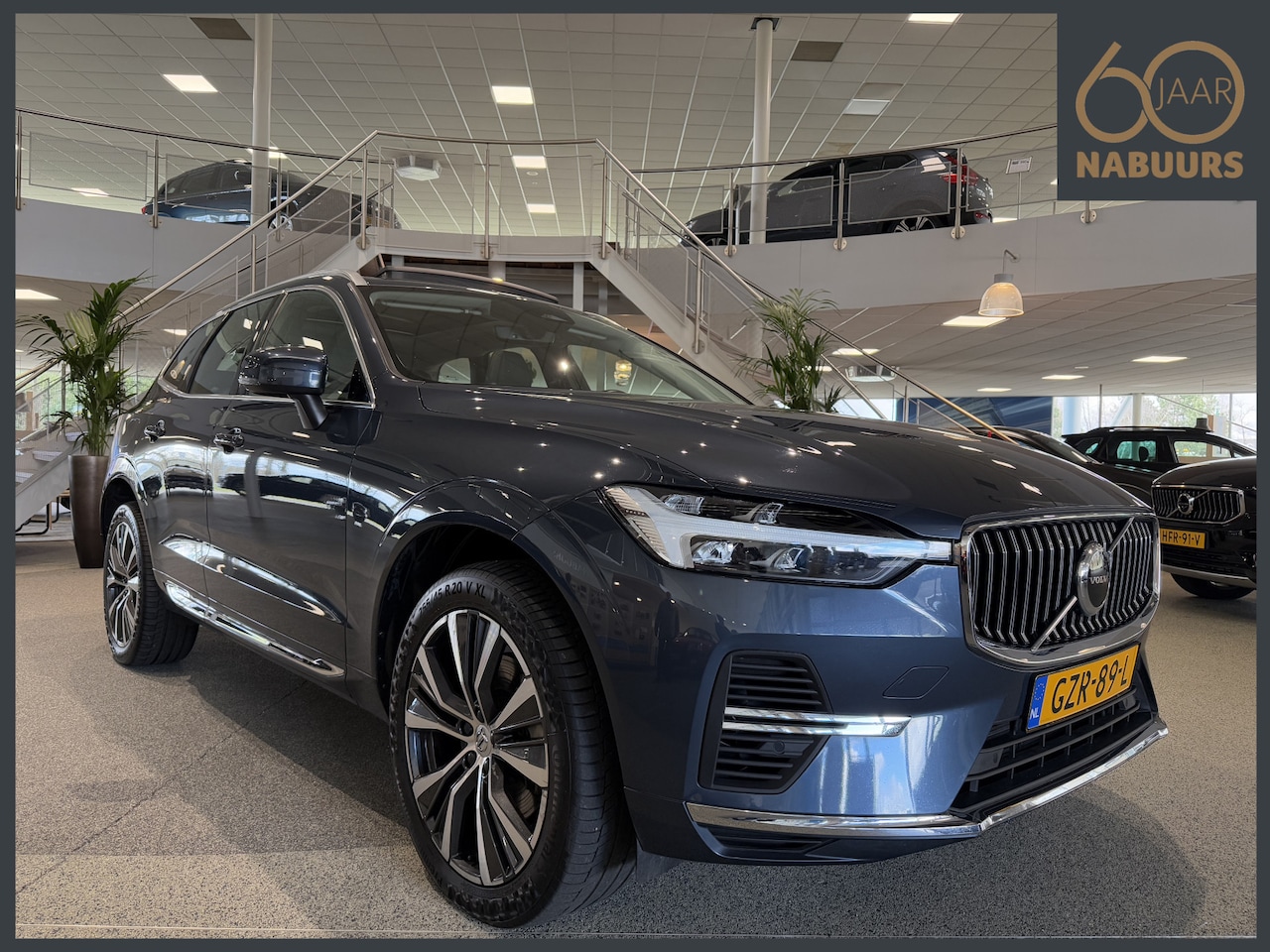 Volvo XC60 - 2.0 T8 AWD Inscription, Facelift, Pano, Adaptive - AutoWereld.nl