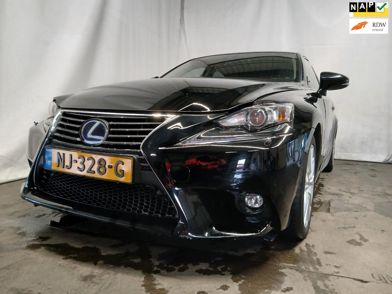 Lexus IS - 300h Business Line Pro SCHADEAUTO!! - AutoWereld.nl