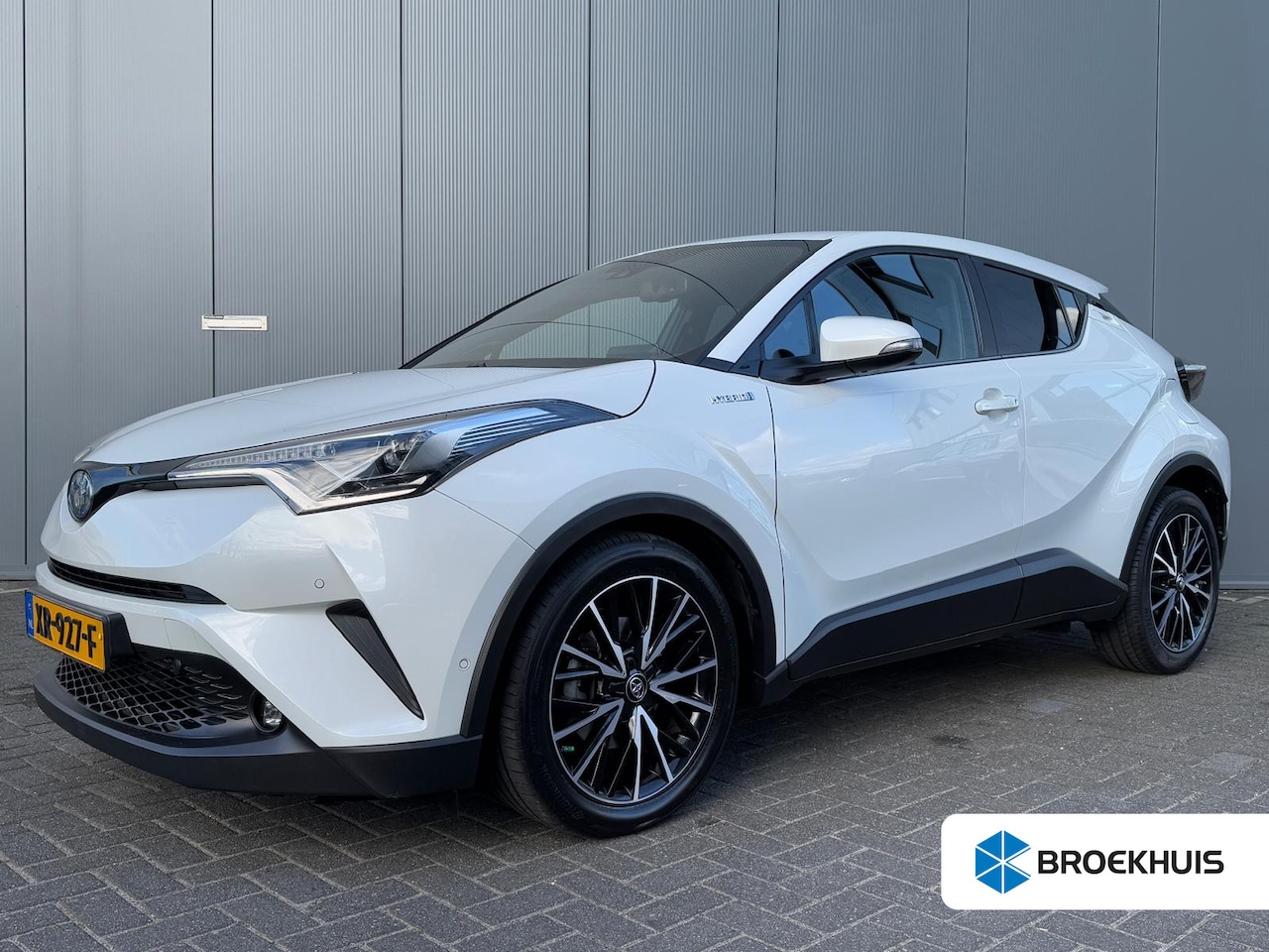 Toyota C-HR - 1.8 Hybrid 123pk Executive Automaat | Led | Leder | Camera | Climate | Keyless | Navigatie - AutoWereld.nl