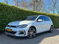 Volkswagen Golf - 1.4 TSI PHEV GTE Automaat | Panoramadak | Gray Audio | Navi | Stoelverwarming | Clima | 18