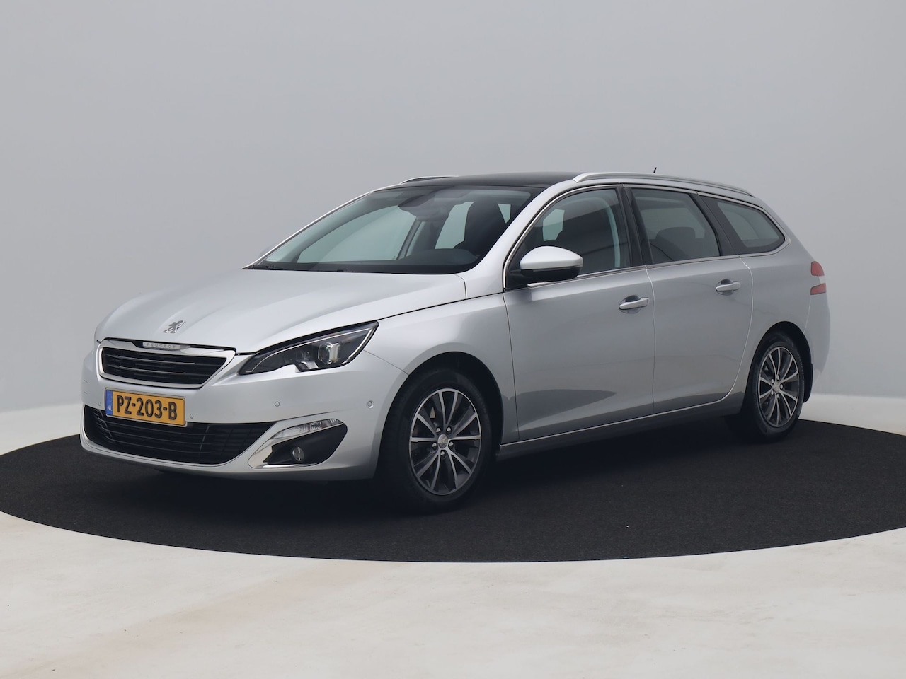 Peugeot 308 - 1.2 PureTech 130 PK SW Automaat Style | PANO | CAMERA | TREKHAAK - AutoWereld.nl