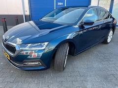 Skoda Octavia - 1.5 TSI 150pk First Edition / NIEUW MODEL /Head up Display / Haak max 1.500kg / 18"/Keyles