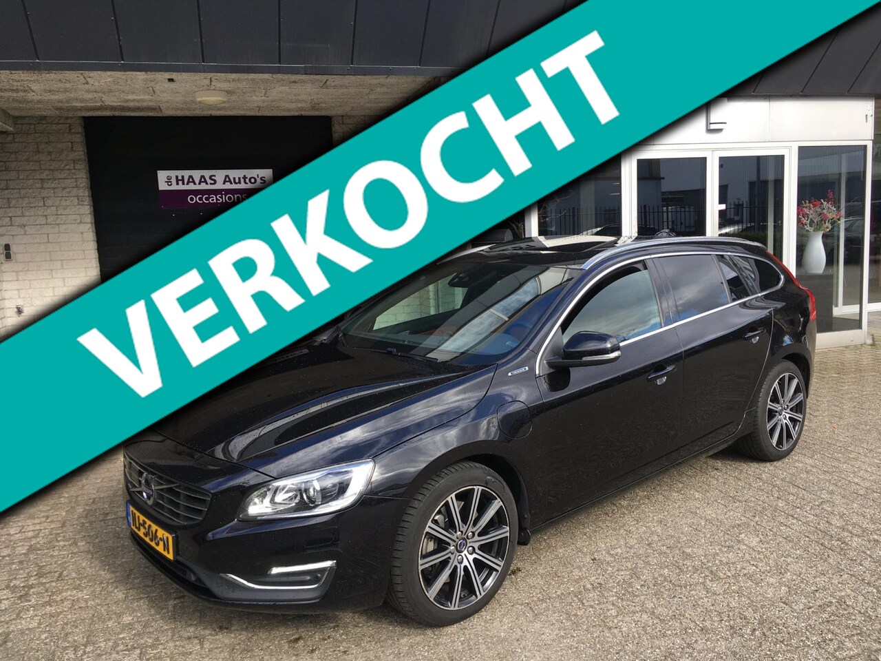 Volvo V60 - 2.4 D6 Twin Engine Summum / EURO-6 / SCHUIFDAK / CAMERA / LEDER / TREKHAAK / DEALER SERVIC - AutoWereld.nl