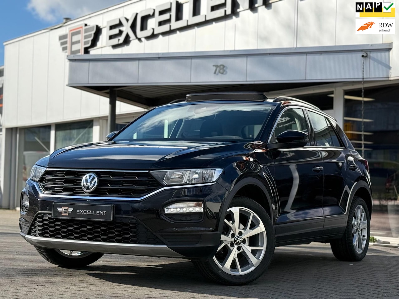 Volkswagen T-Roc - 1.5 TSI DSG Style | Navigatie | Pano - AutoWereld.nl