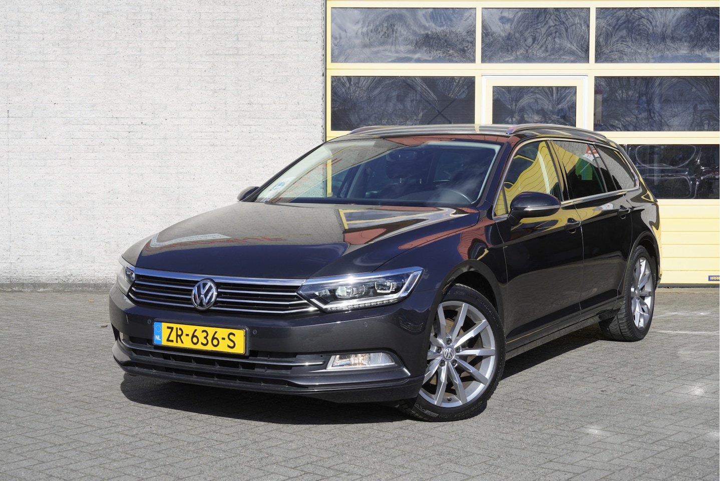 Volkswagen Passat Variant - 1.5 TSI 150PK! Automaat Comfortline Business BJ2019 Lmv 18" (R-Line) | Led V+A | Pdc | Gro - AutoWereld.nl