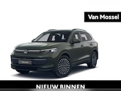 Volkswagen Tiguan - 1.5 eTSI Life Edition | Automaat | Trekhaak | All Season Banden | Cipressino Green | Digit