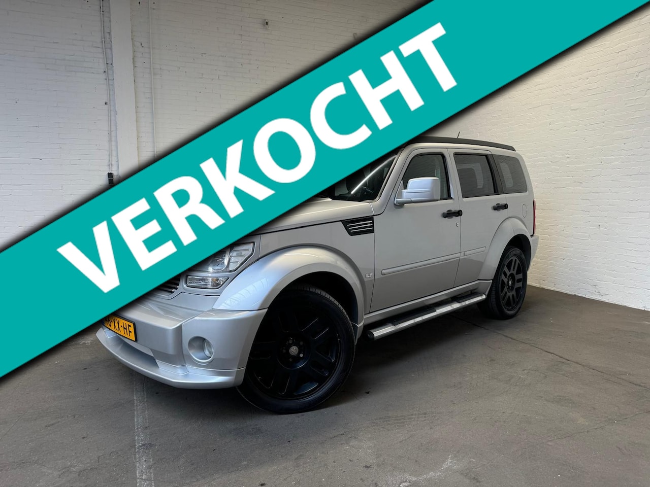 Dodge Nitro - 4.0 V6 R/T Leder|Navigatie|Trekhaak|Tv Schermen|Camera - AutoWereld.nl