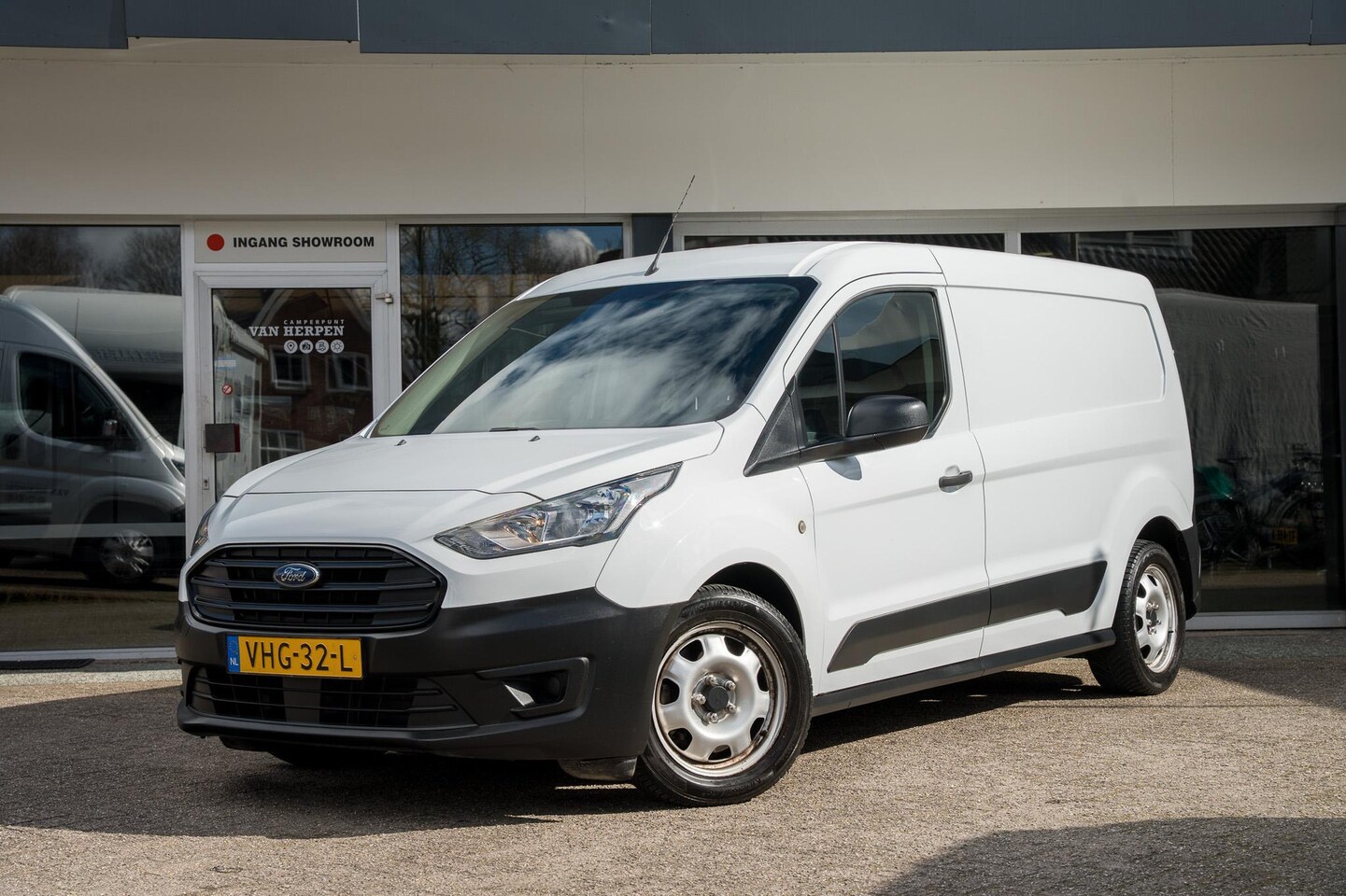 Ford Transit Connect - 1.5 EcoBlue L2 Ambiente TREKHAAK | AIRCO | NETTE STAAT - AutoWereld.nl