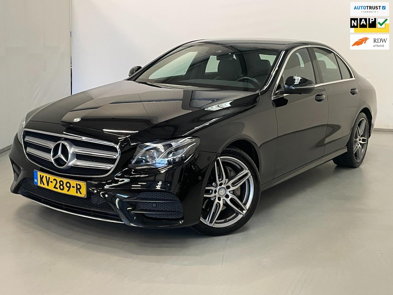 Mercedes-Benz E-klasse - 220d / AMG / Luchtvering / Memory / NL-auto - AutoWereld.nl