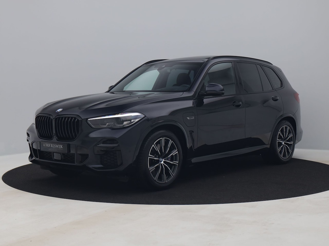 BMW X5 - xDrive45e High Executive M-Sport | PANO | 360° | ADAPTIVE | HUD | LUCHTVERING | STOELVERW. - AutoWereld.nl