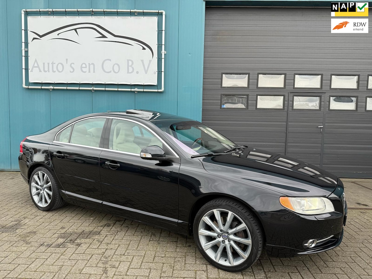 Volvo S80 - 4.4 AWD Summum V8 Automaat YOUNGTIMER Leder Clima Elec dak Navigatie Bi-Xenon 19" Pdc NL A - AutoWereld.nl