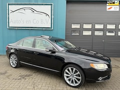 Volvo S80 - 4.4 AWD Summum V8 Automaat YOUNGTIMER Leder Clima Elec dak Navigatie Bi-Xenon 19" Pdc NL A