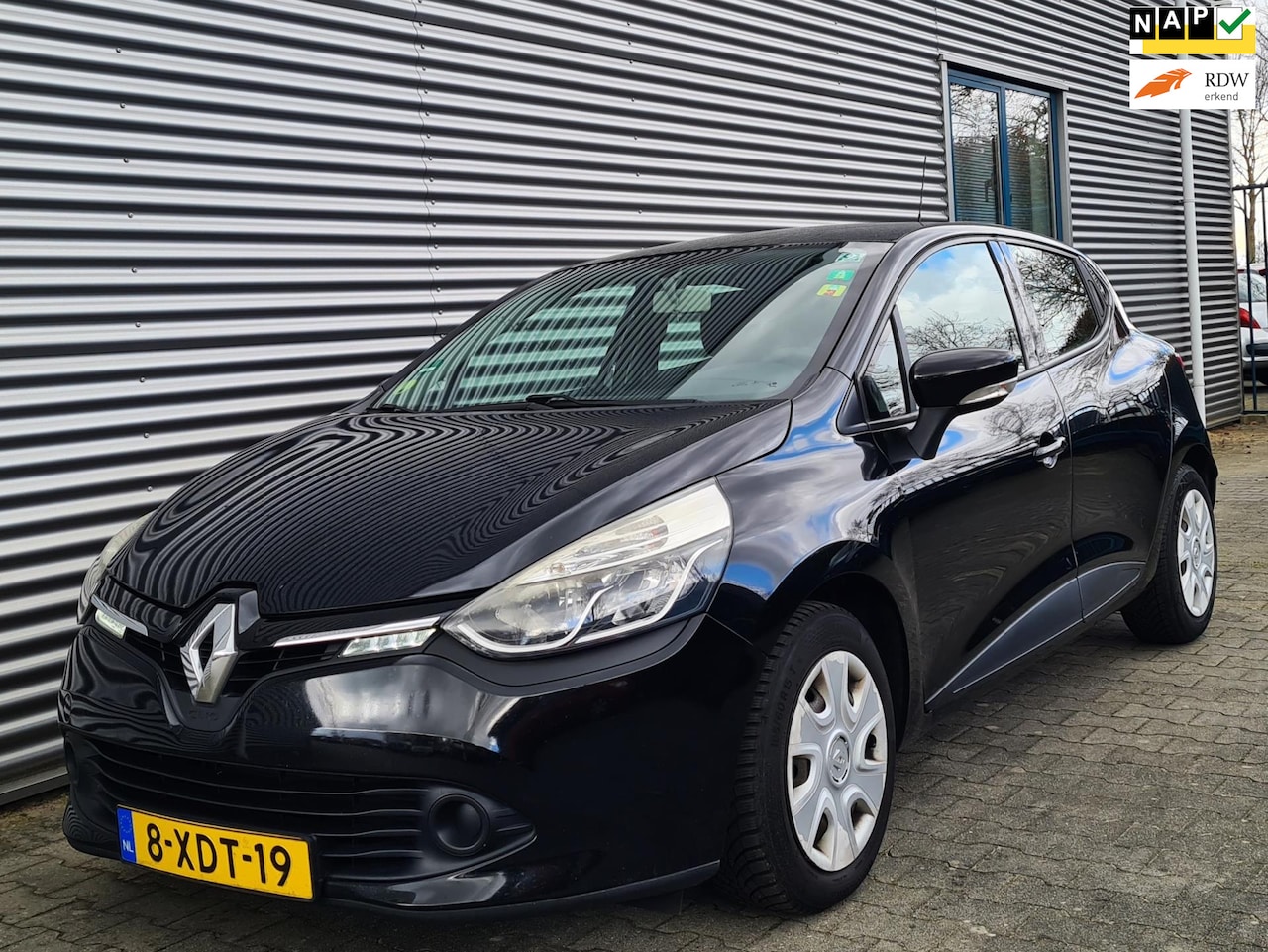 Renault Clio - 1.5 dCi ECO Expression 07-2014 Zwart Metallic - AutoWereld.nl