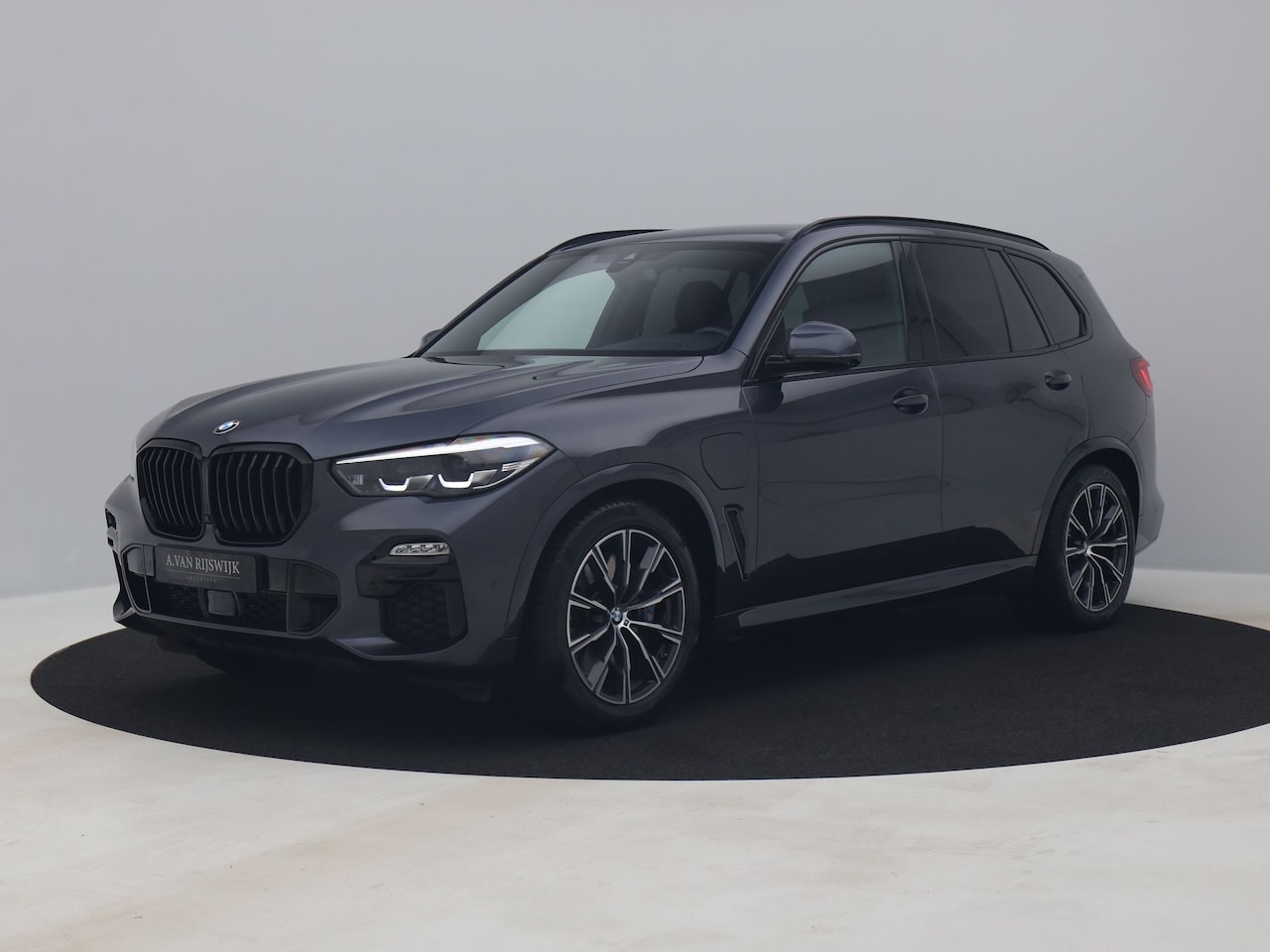 BMW X5 - xDrive45e Executive M Sport | 360° | ADAPTIVE | H&K | LUCHTVERING | STOEL- EN STUURVERW. | - AutoWereld.nl