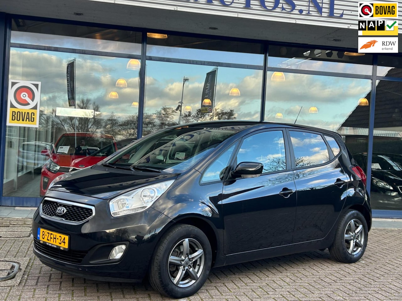 Kia Venga - 1.4 CVVT ExecutiveLine Navi Camera Clima Cruise Stoelverw. Trekhaak Dealeronderhouden! - AutoWereld.nl