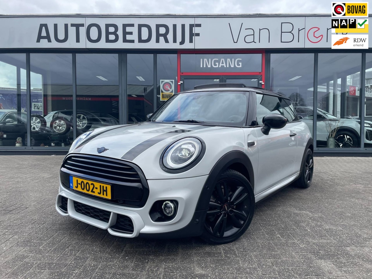 MINI Cooper - Mini 1.5 Summer Red Edition | JCW | Pano | H/K - AutoWereld.nl