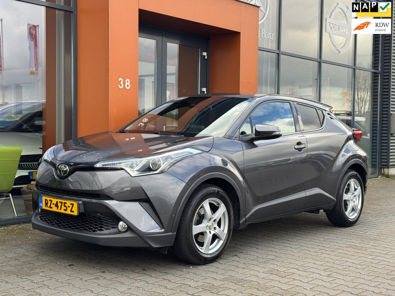 Toyota C-HR - 1.2 Style automaat|Navi|JBL|Camera|Cruise|DAB+ - AutoWereld.nl