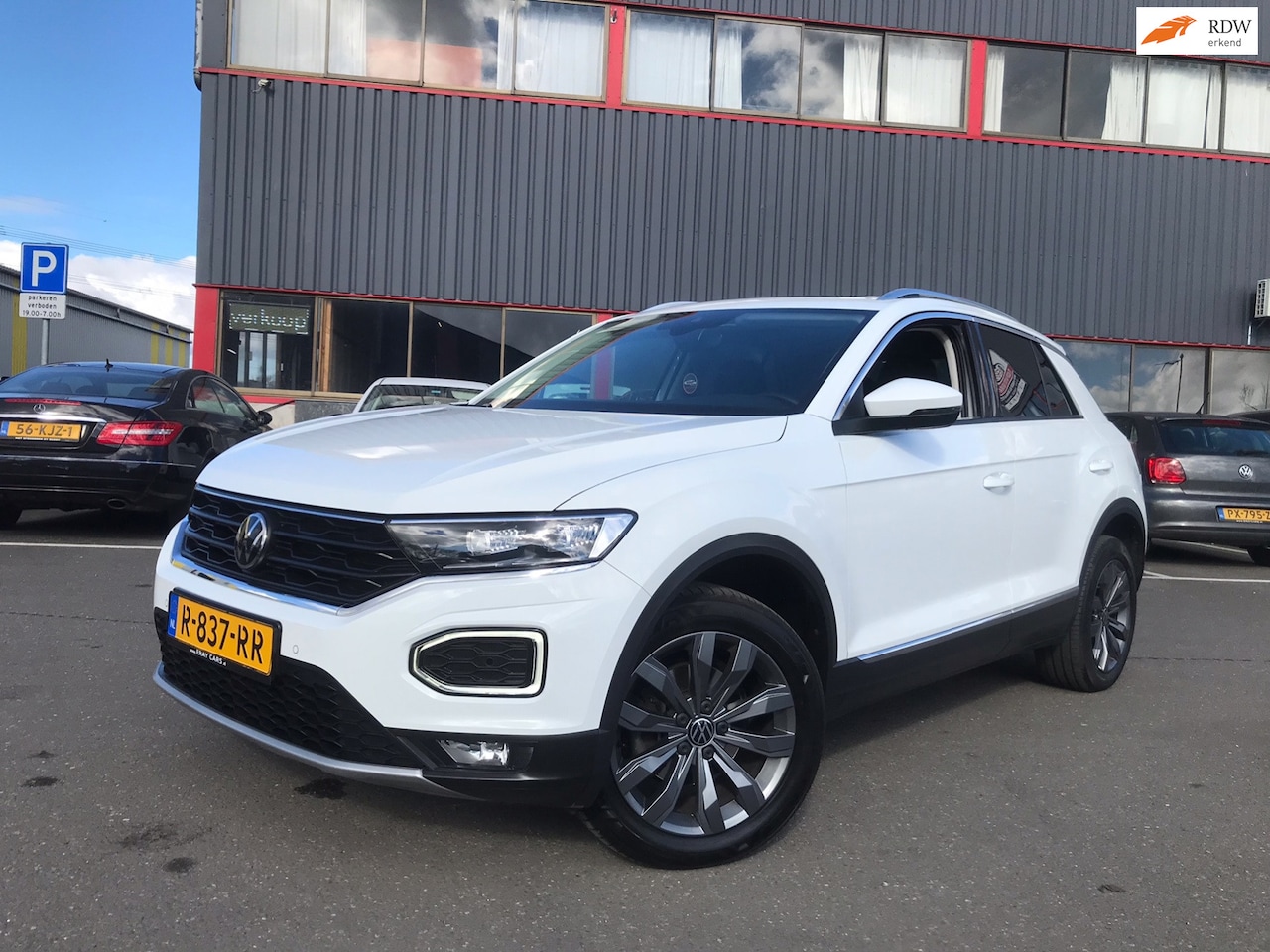 Volkswagen T-Roc - 1.5 TSI Style Business // LED / STOELVERWARMING / NAVI / AUTOMATISCHE AIRCO / PANO / VIRTU - AutoWereld.nl