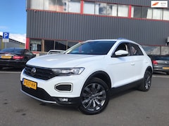 Volkswagen T-Roc - 1.5 TSI Style Business // LED / STOELVERWARMING / NAVI / AUTOMATISCHE AIRCO / PANO / VIRTU