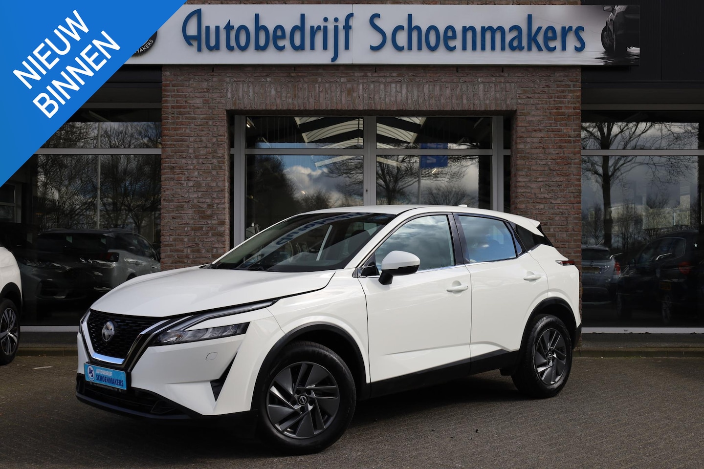 Nissan Qashqai - 1.3 MHEV Xtronic CARPLAY CAMERA RUIT/STUUR/STOELVERWARMING DAB 17"LMV 2xKEYLESS DODEHOEK/V - AutoWereld.nl