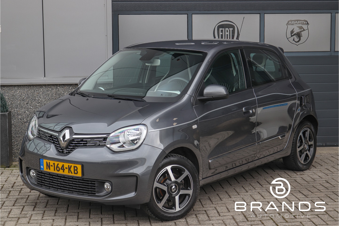 Renault Twingo - 1.0 SCe Intens 1e eig Carplay PDC Leder - AutoWereld.nl