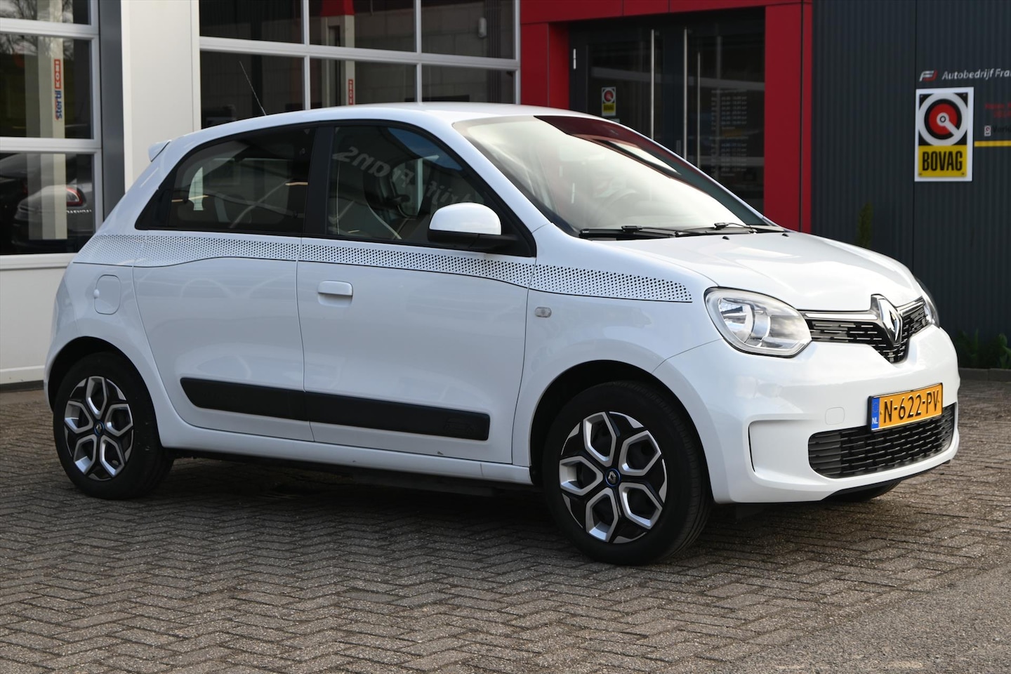 Renault Twingo - R80 Electric | Navigatie | Climate | Parkeersensoren - AutoWereld.nl